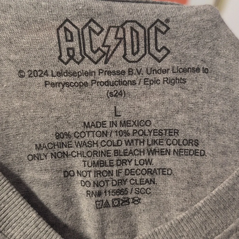 AC/DC Gray Graphic Band T-Shirt NWOT - Picture 4 of 4